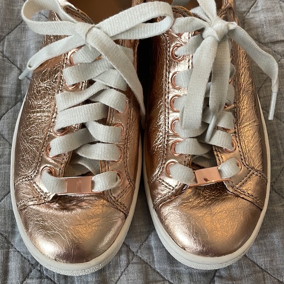 UGG Milo Rose Gold metallic sneaker size 7.5 EUC - Picture 2 of 5